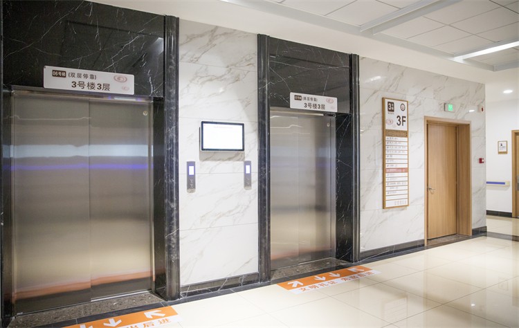 医院电梯